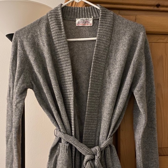 100% Cashmere Women’s Sweater with Belt (no buttons) - Picture 1 of 4